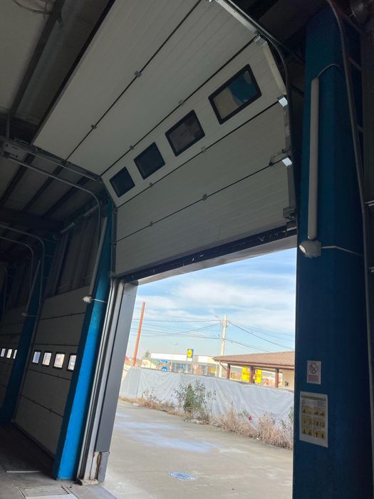 usi de garaj MCA hala/sectionale/garaj,profesionale nefolosite