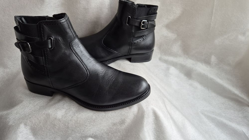 Ghete piele naturala Ellen Black nr.40 Stare de nou