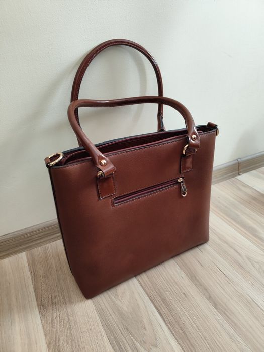 Продавам използвана кафява чанта