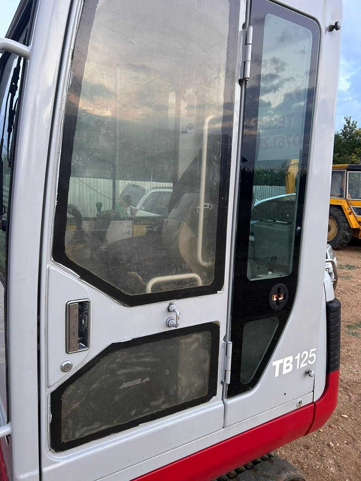 Mini-excavator Takeuchi 2.8 tone – 2008 – 3600 ore – Gata de lucru
