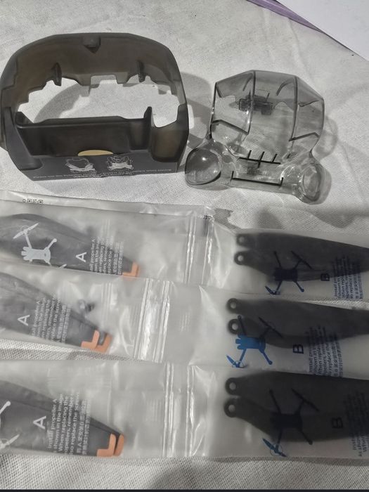 Продам пропеллеры,держатель,защиту на дрон 4 мини про