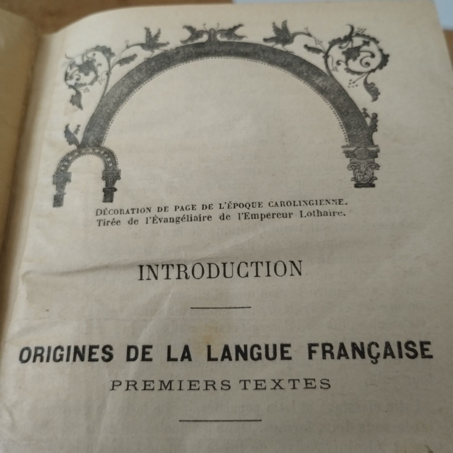 Продавам книгата "История на френската литература"