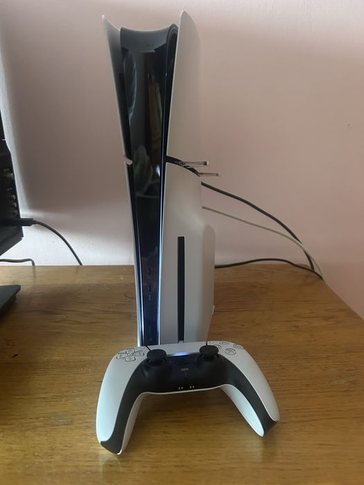 Playstation 5 varianta cu cd