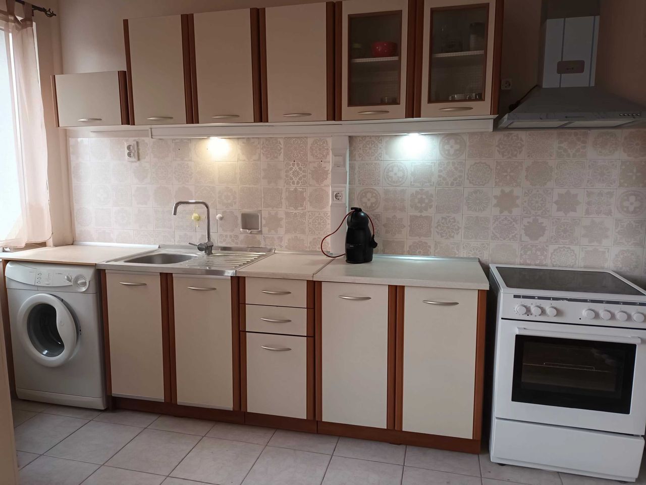 Дава се под наем Тристаен апартамент в Варна, Автогара - 80 кв.м за 765 € - Снимка #3