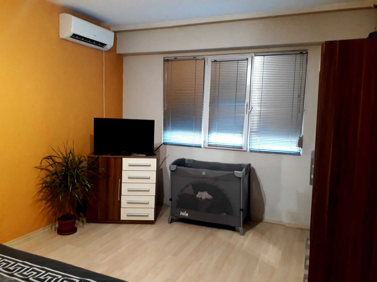 Продава се Двустаен апартамент в Плевен, Сторгозия - 66 кв.м за 1082 €/кв.м - Снимка #2