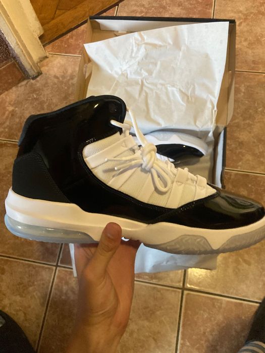Jordan Aura Max precomanda