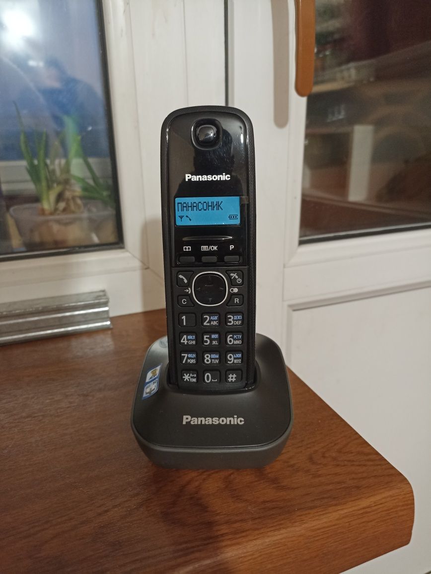 Продам Домашний телефон с Базой. Panasonic