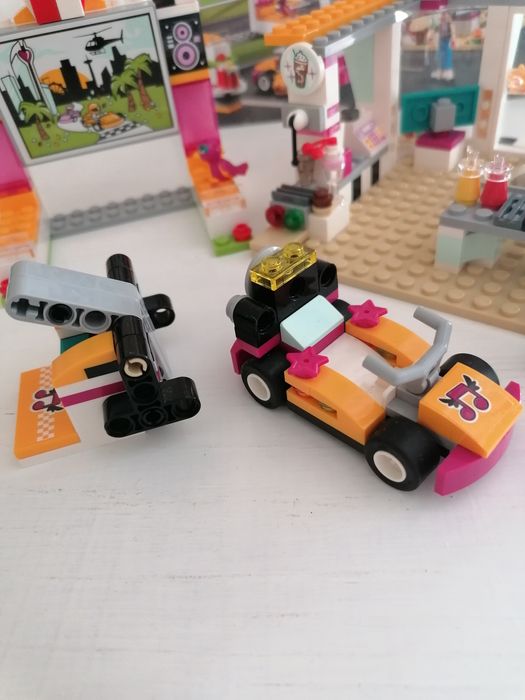 Lego Friends 41349 Дрифт вечеря