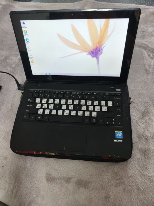 Ноутбук/нетбук Asus x200M + чехол + зарядка