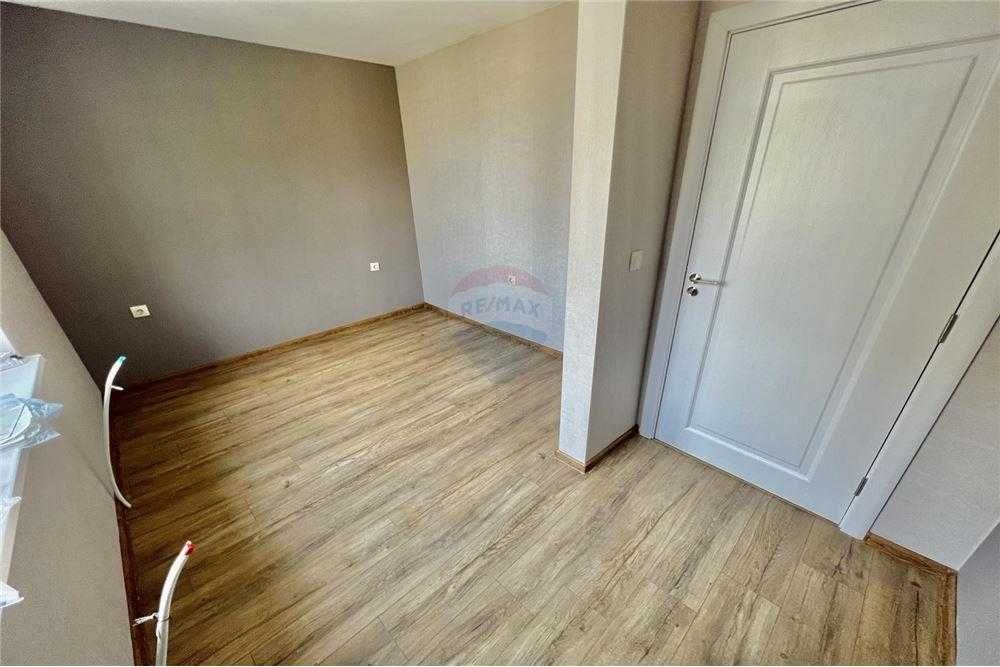 Продава се Тристаен апартамент в Русе, Родина 1 - 103 кв.м за 1374 €/кв.м - Снимка #3