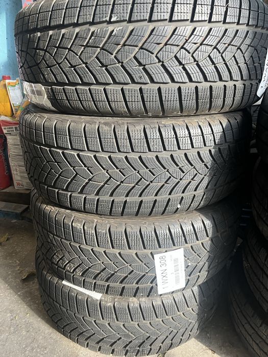 235 55 18 Googyear ULTRAgrip зимни