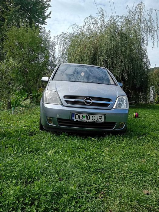Vand autoturism Opel Meriva bine intretinut!