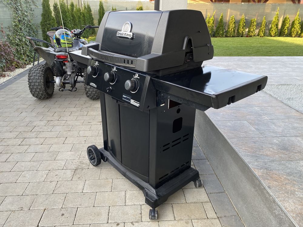 Vand gratar / gril BROIL KING Signet 320 carbuni roca vulcanica