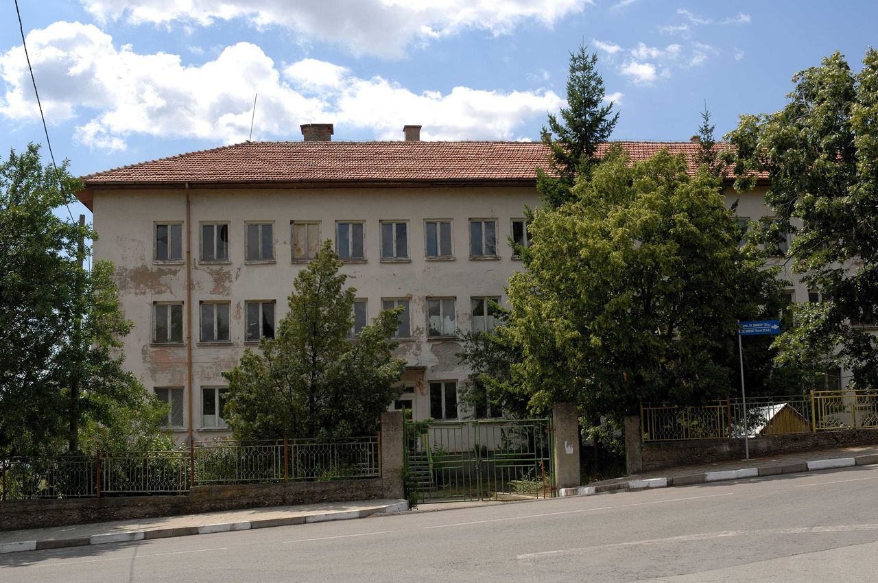 Продава се Промишлена сграда в Бобошево - 1920 кв.м за 266 €/кв.м - Снимка #1