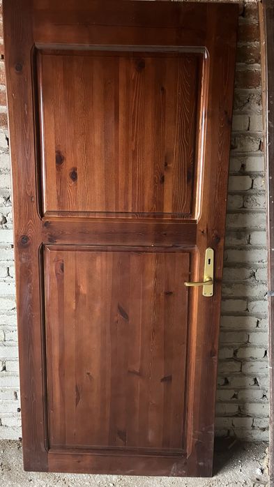 Инериорна дървена врата с каса