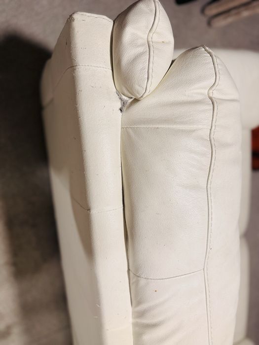 Двуместен диван от естествена кожа