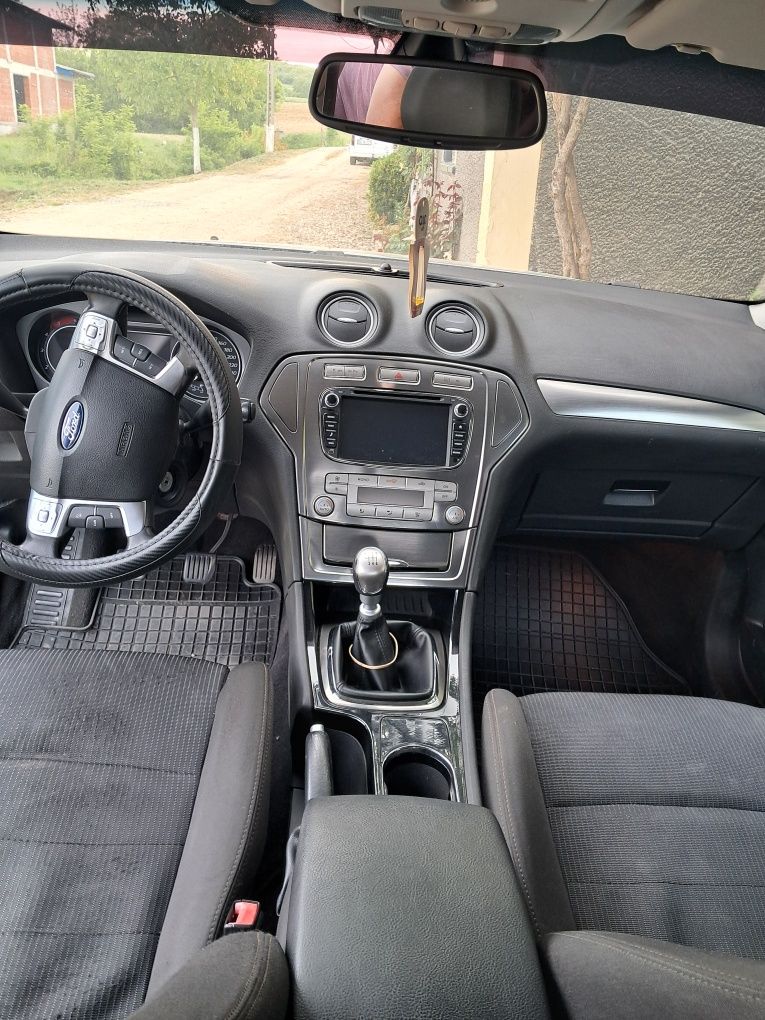 Vând ford mondeo