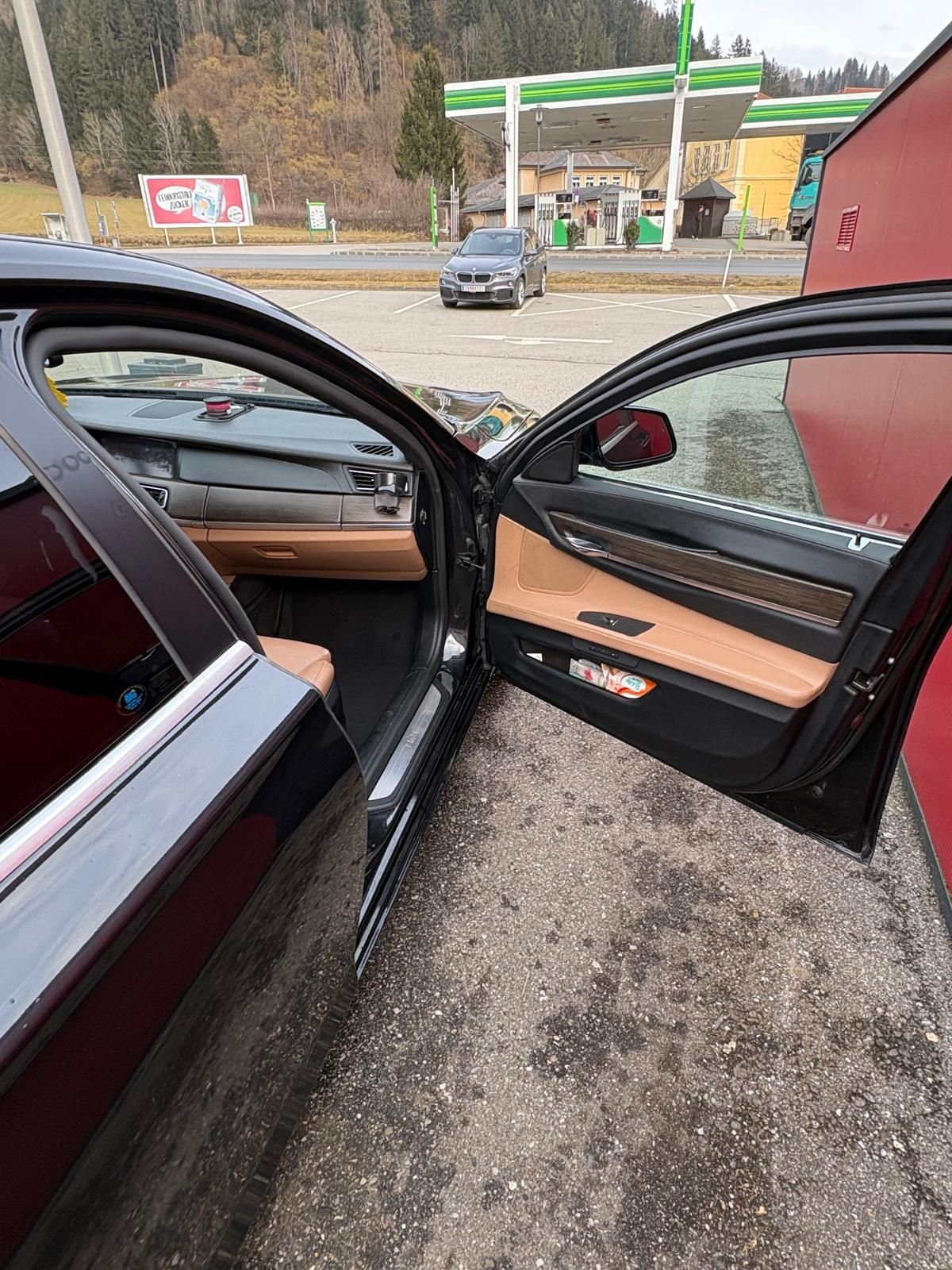 BMW seria 7, 740d