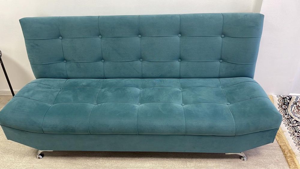 Диван, стол, ковер,палас