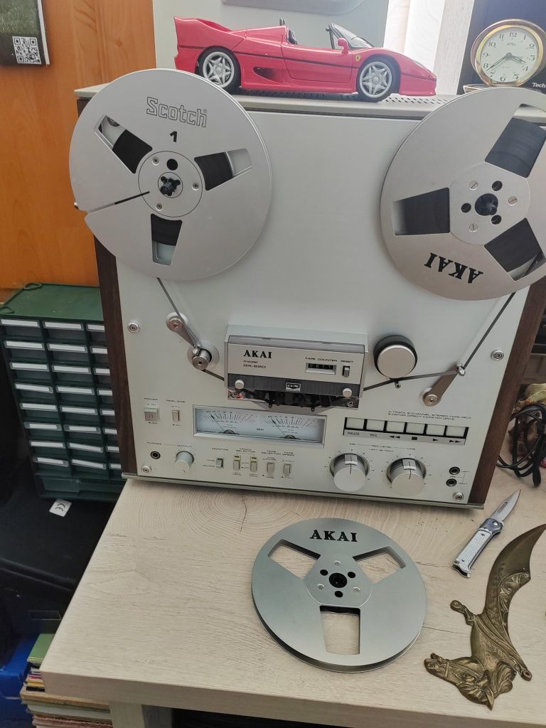 Vând magnetofon Akai GX 620