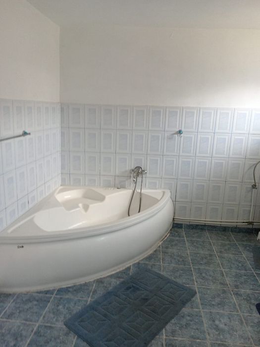 Vand casa 4 camere decomandat  constructie 2000