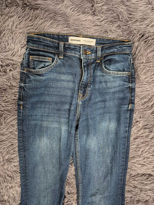 Blugi dama Bershka xs 34 evazați
