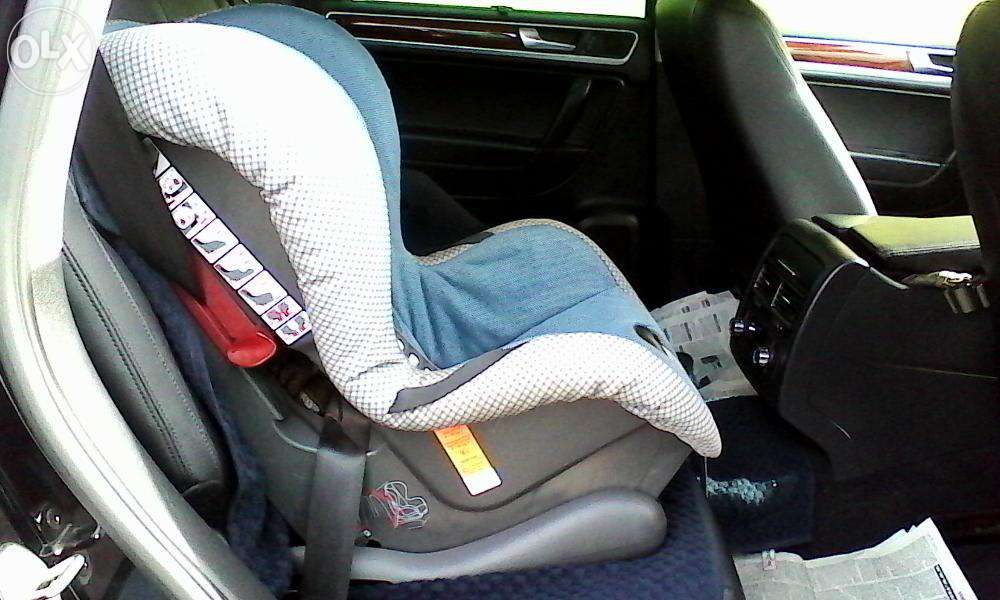 Vand scaun auto cu isofix de la Volkswagen