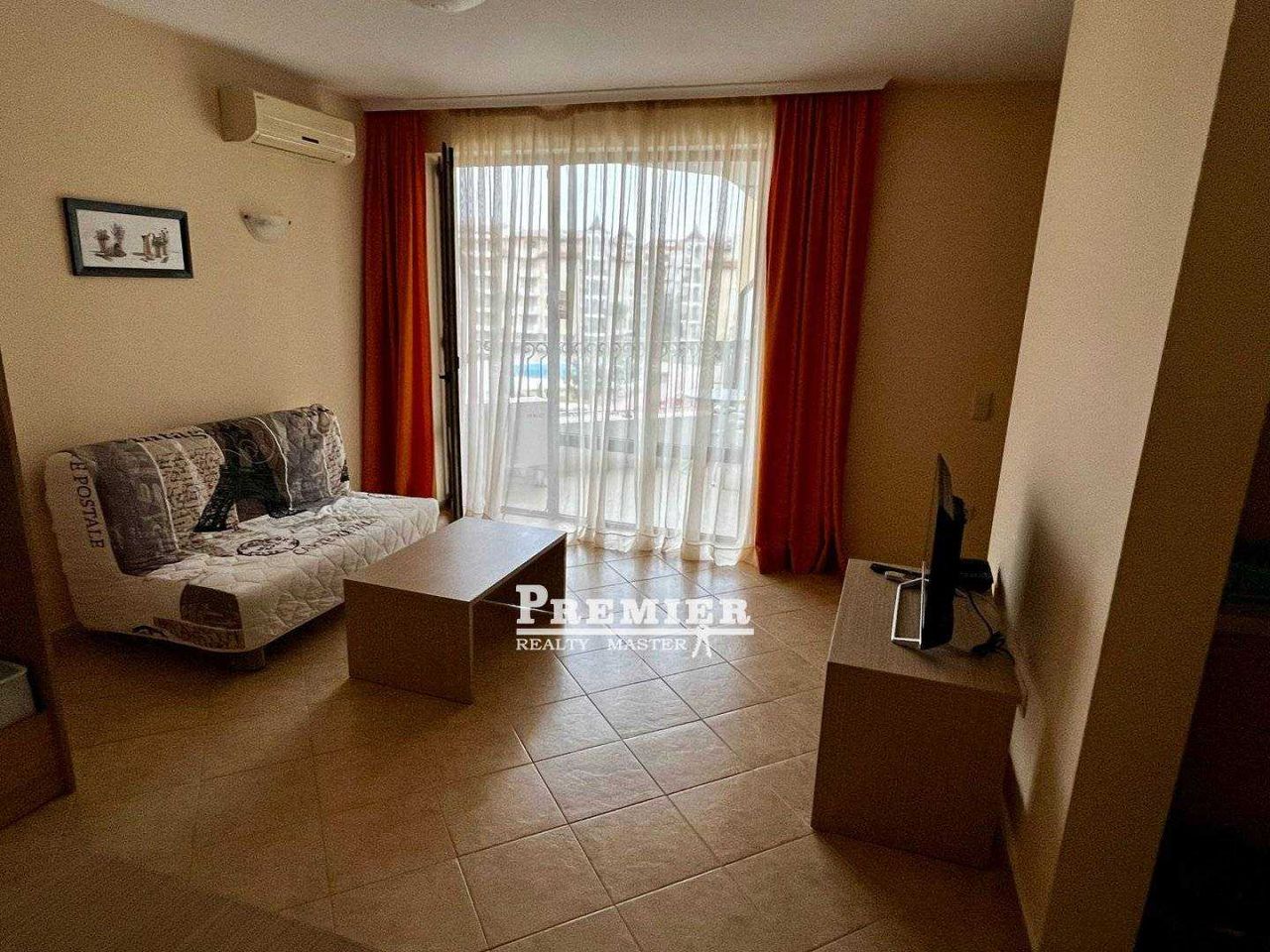 Продава се Двустаен апартамент в к.к. Слънчев бряг - 65 кв.м за 1154 €/кв.м - Снимка #4