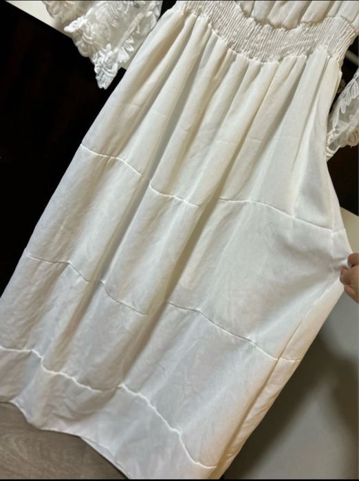 Rochie cununie purtata doar cateva ore. Este dintr-un material usor