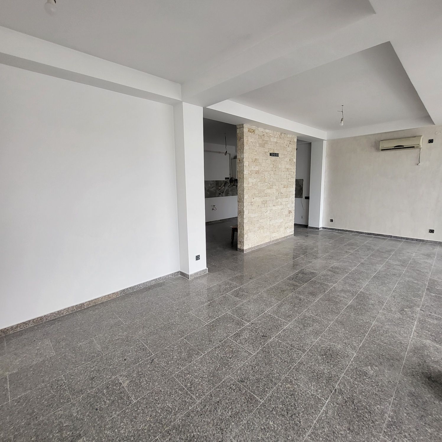 Se vinde apartament-local birouri