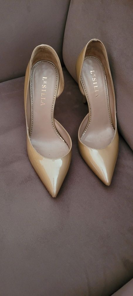 LeSilla pantofi stiletto marimea 37 nude