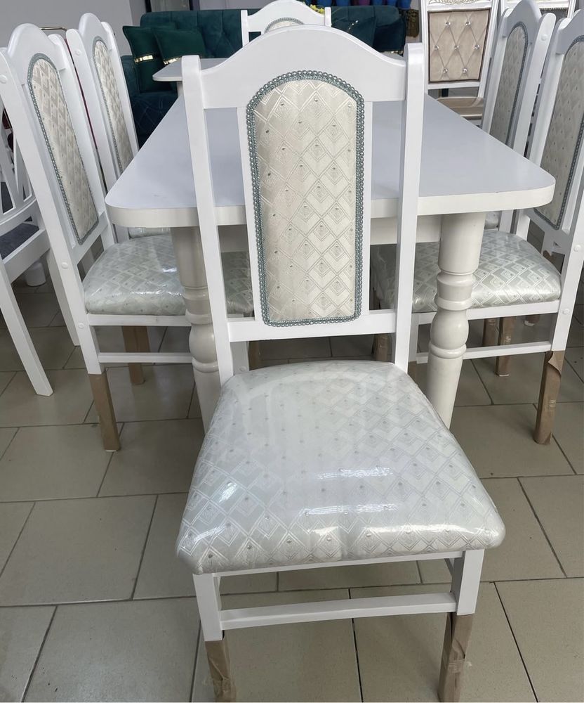 Продам стулья и стол