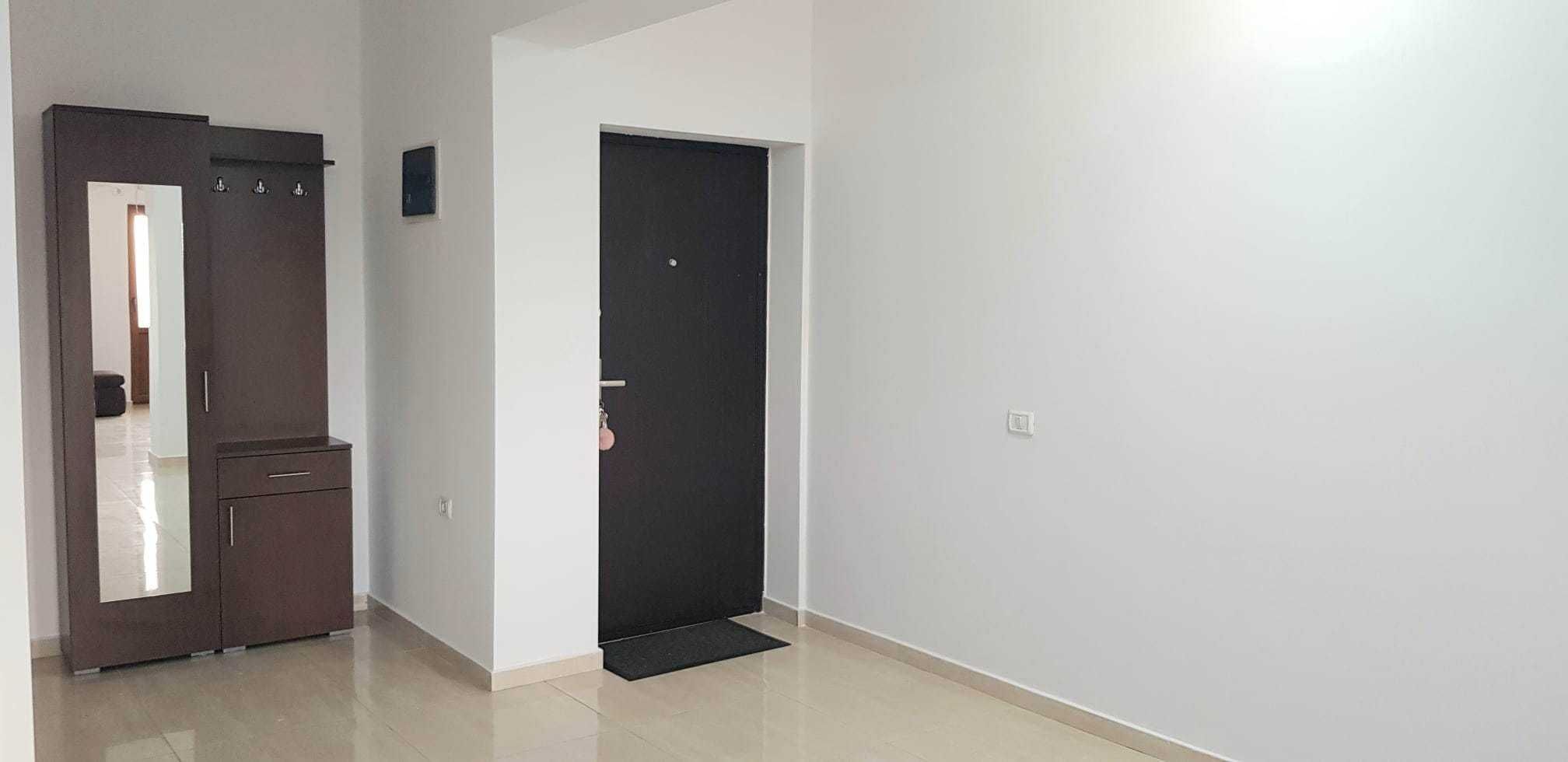 Proprietar, închiriez apartament modern, zona centrală