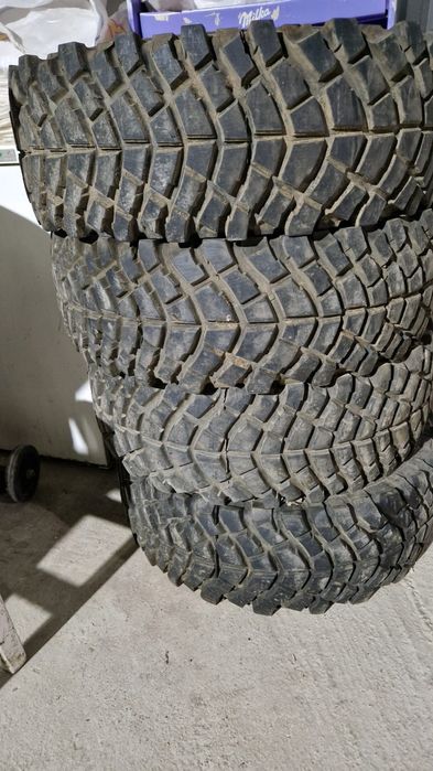 Vând cauciucuri Of Road 245 -70 16