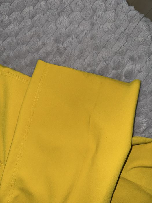 Жълт костюм xs ZARA