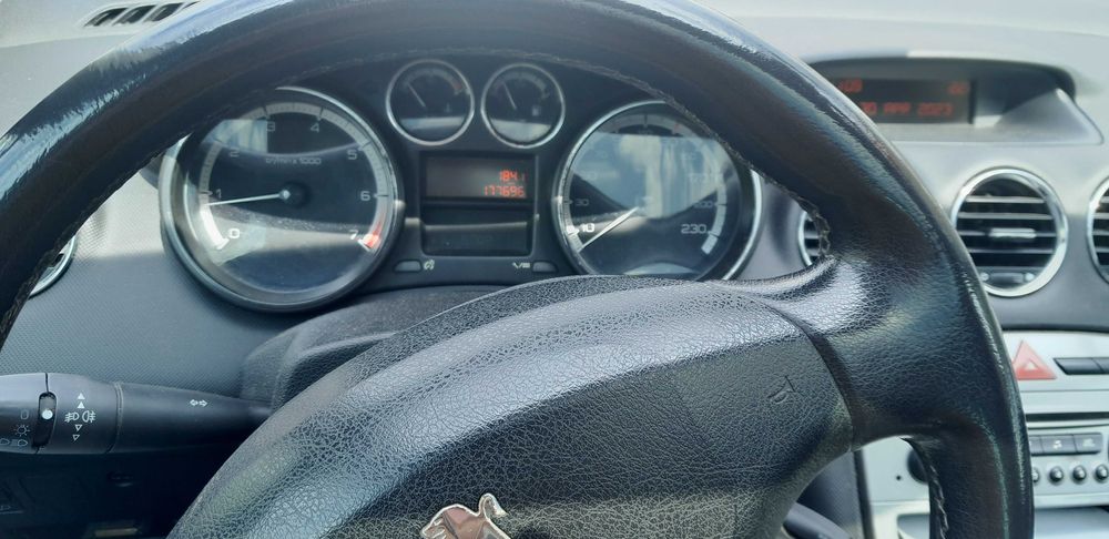 Автомобил Пежо 308 sw