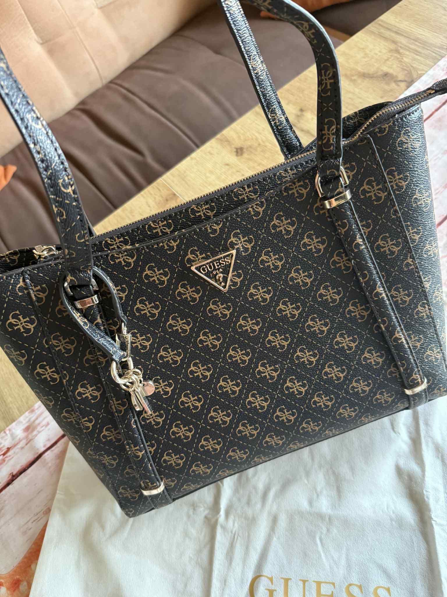 Оригинална чанта Guess