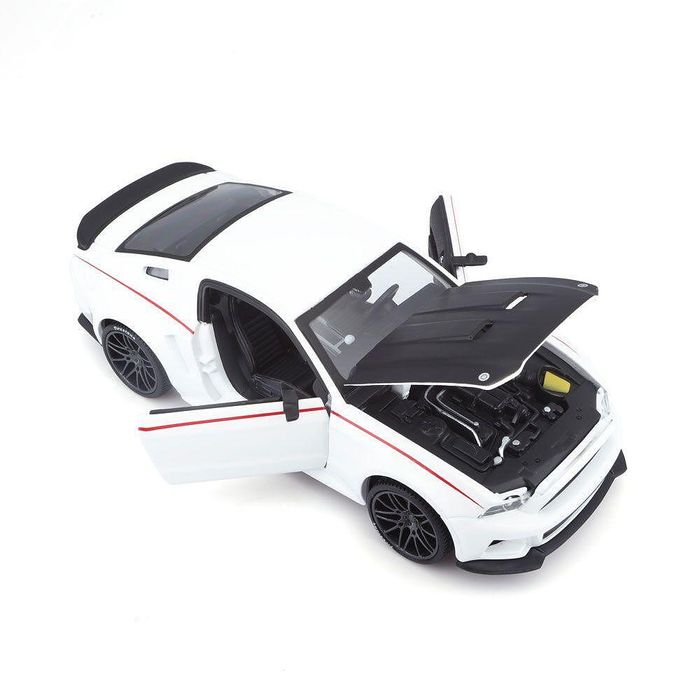 Maisto sp edition кола new ford mustang street racer бяла