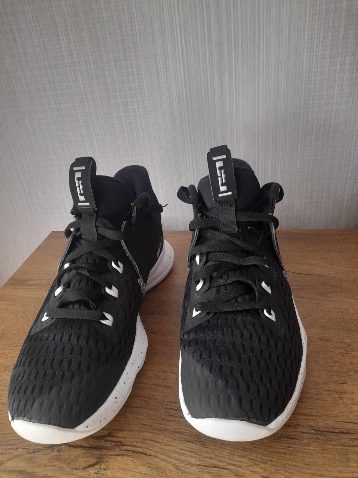 Nike LeBron кецове 43 номер.
