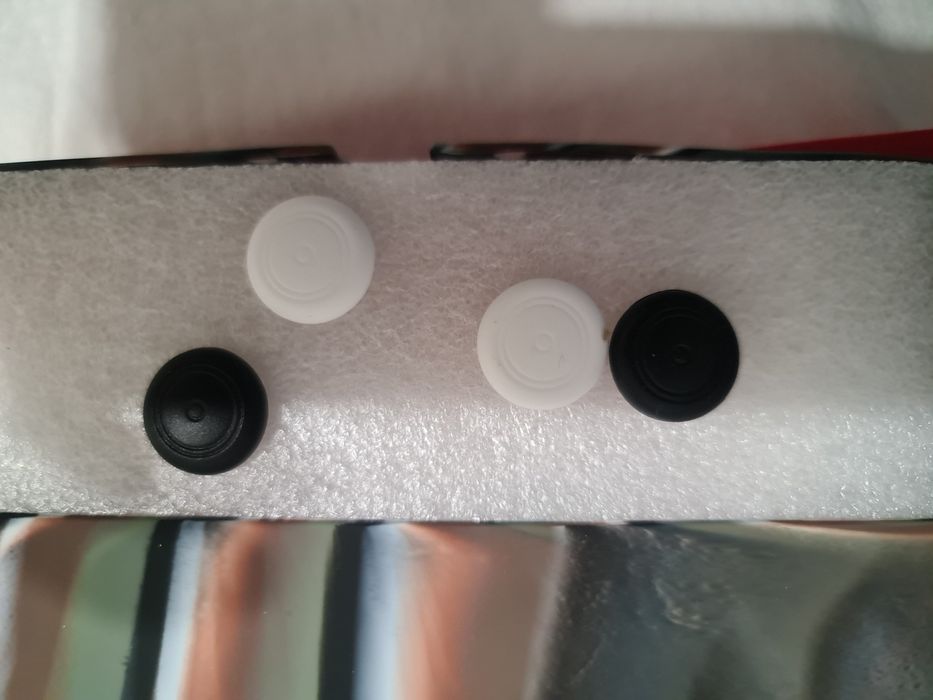 Husa Nintendo Switch + Thumbs grips incluse