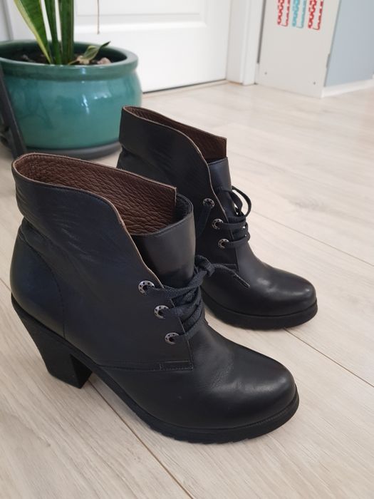 Ghete din piele cu toc