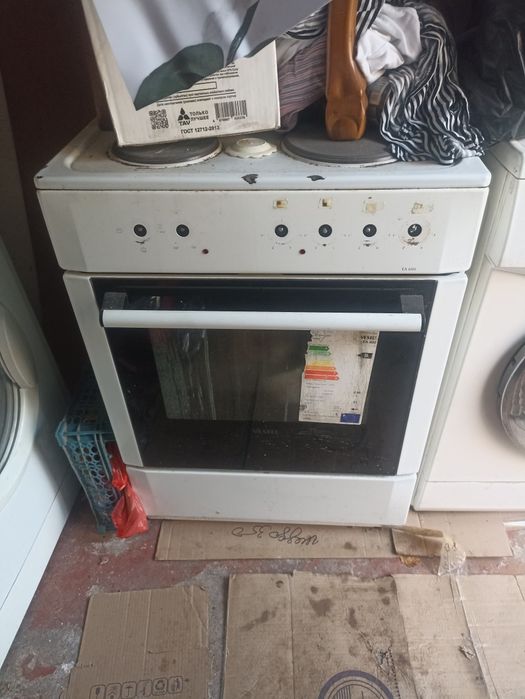 Продам электрическую газовую плиту б .у