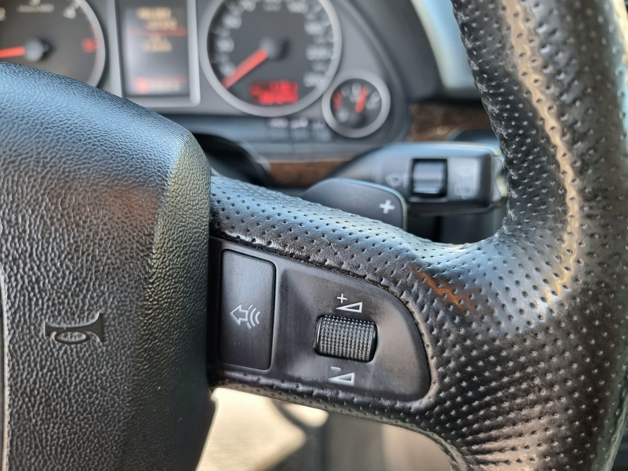 Продавам Ауди А4 b7 Avant 3.0tdi quattro