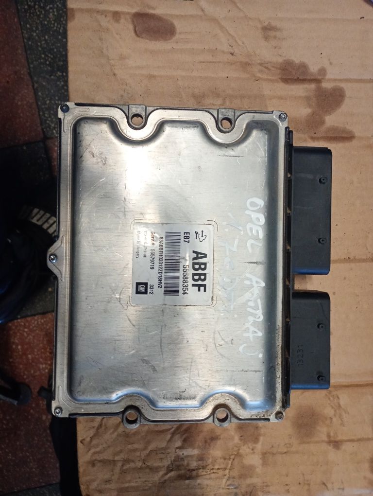Calculator motor ecu motor Opel Astra j 1.7cdti a17dts cod 55588354