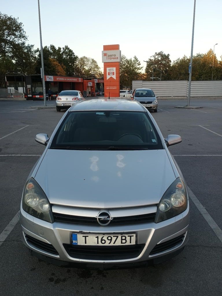Продавам Opel Astra H