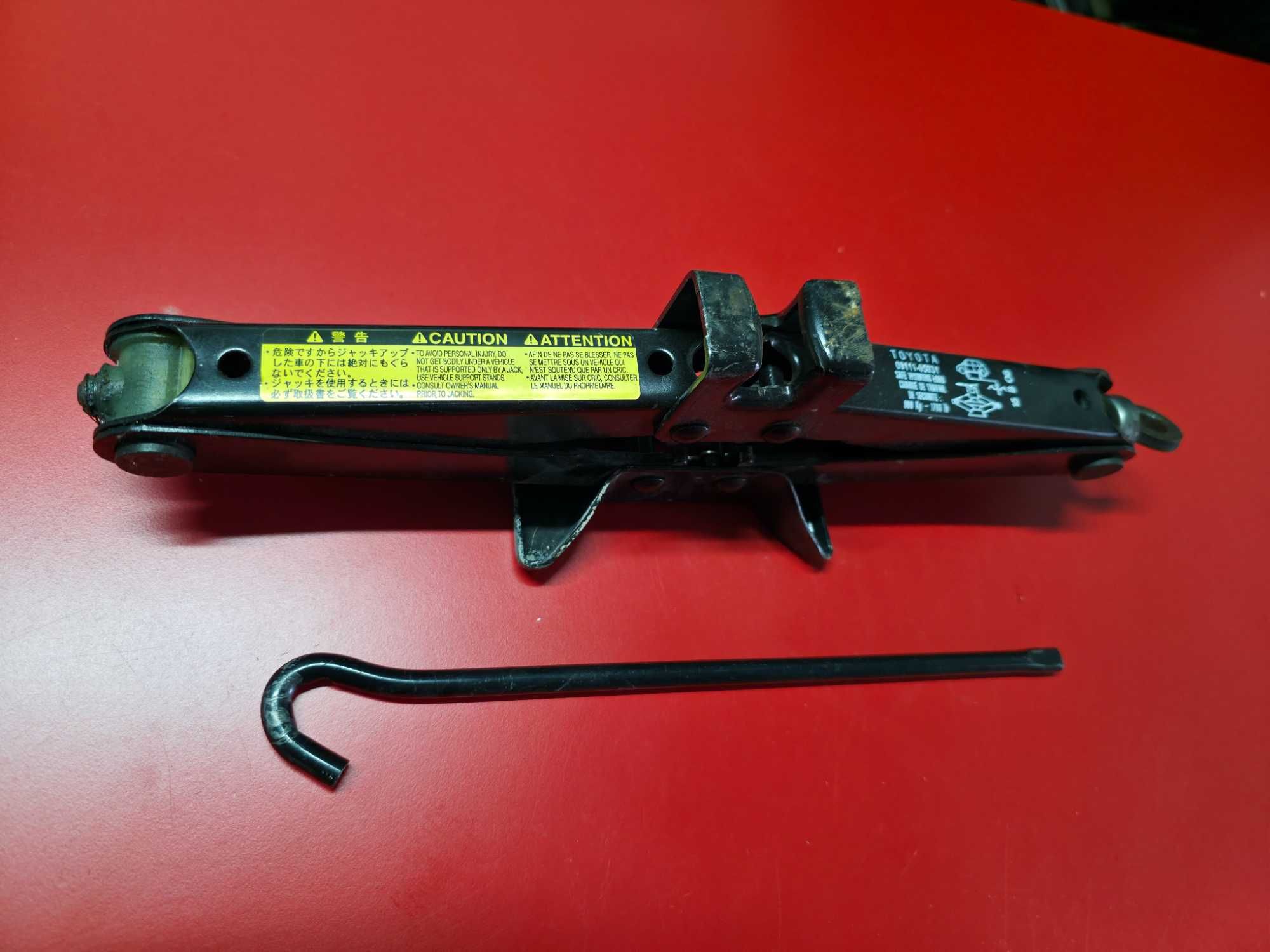 Cric AUTO - OEM Toyota Auris Corolla Yaris Aygo Prius !