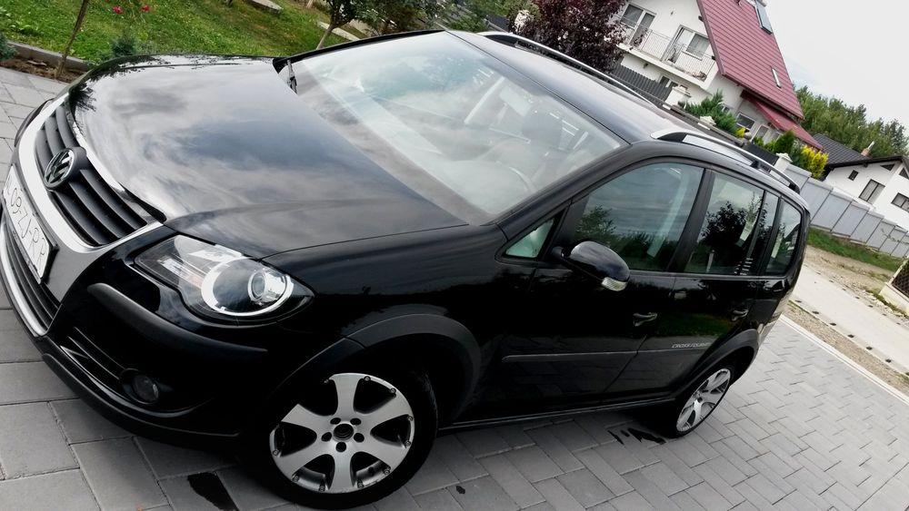 Vând -Touran cross- 1.9tdi -super pret- negociabil.