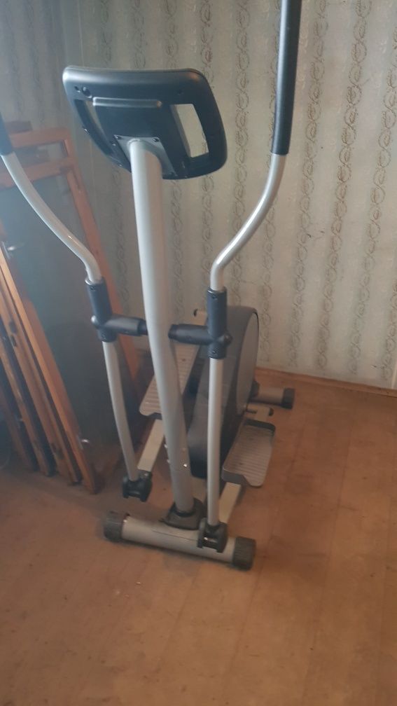 Cross trainer, crosstrainer