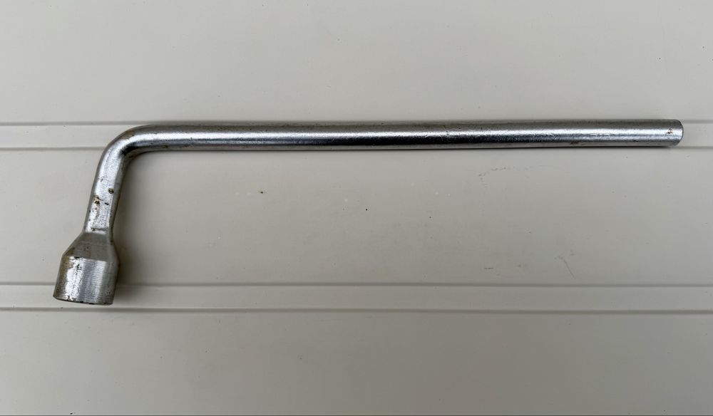 Оригинален ключ за гуми Heyco за Mercedes 17