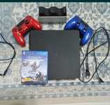 Приставка Playstation 4